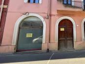 Locale commerciale fronte piazza!