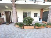 Sanluri, appartamento con cantina e p. auto.