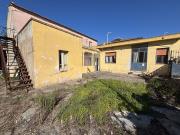 Su Via Cagliari casa con apio terreno! 